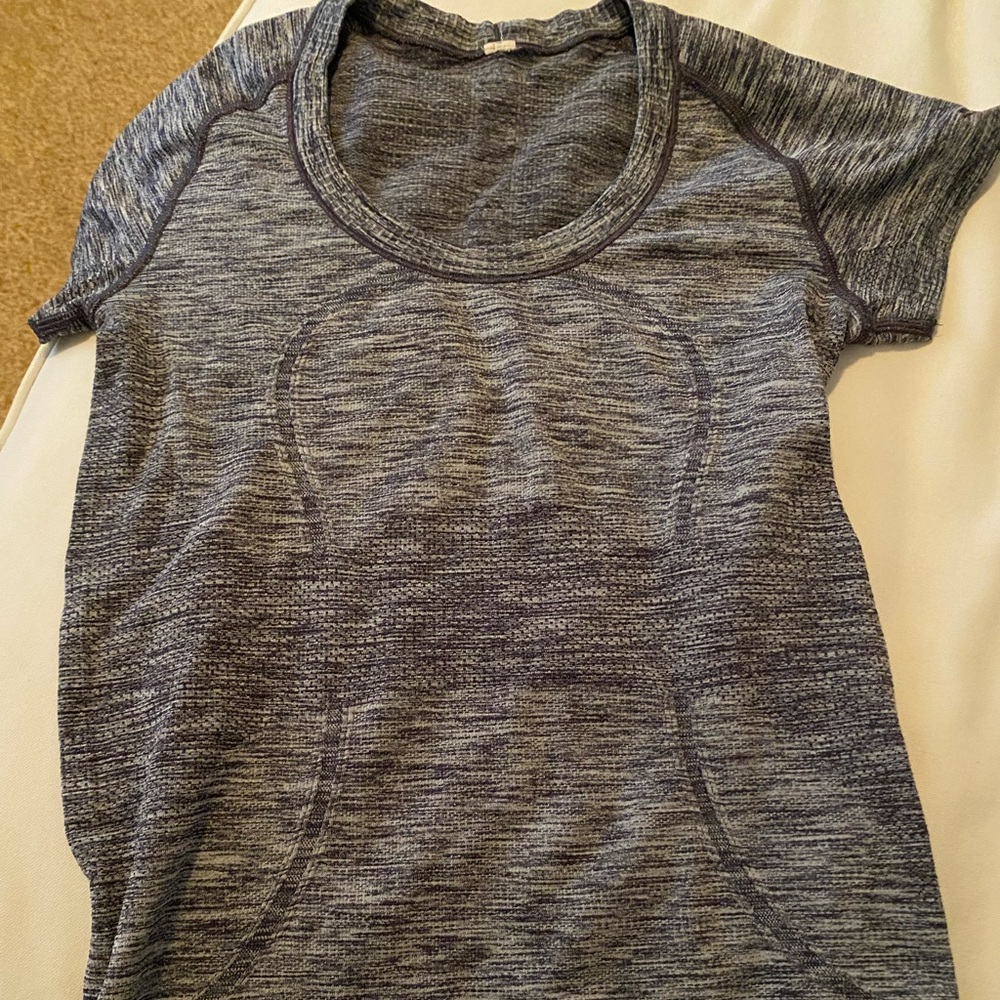 Lululemon size 4 shirt sleeve, grey.